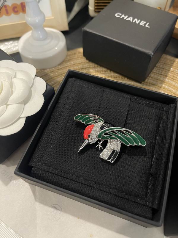 Chanel Brooch 07yxs12